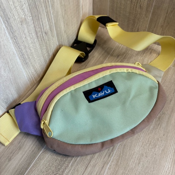 Kavu Spectator Fanny Pack Gem Crush Cross Body Day Bag Spectator Pastel - Picture 6 of 10